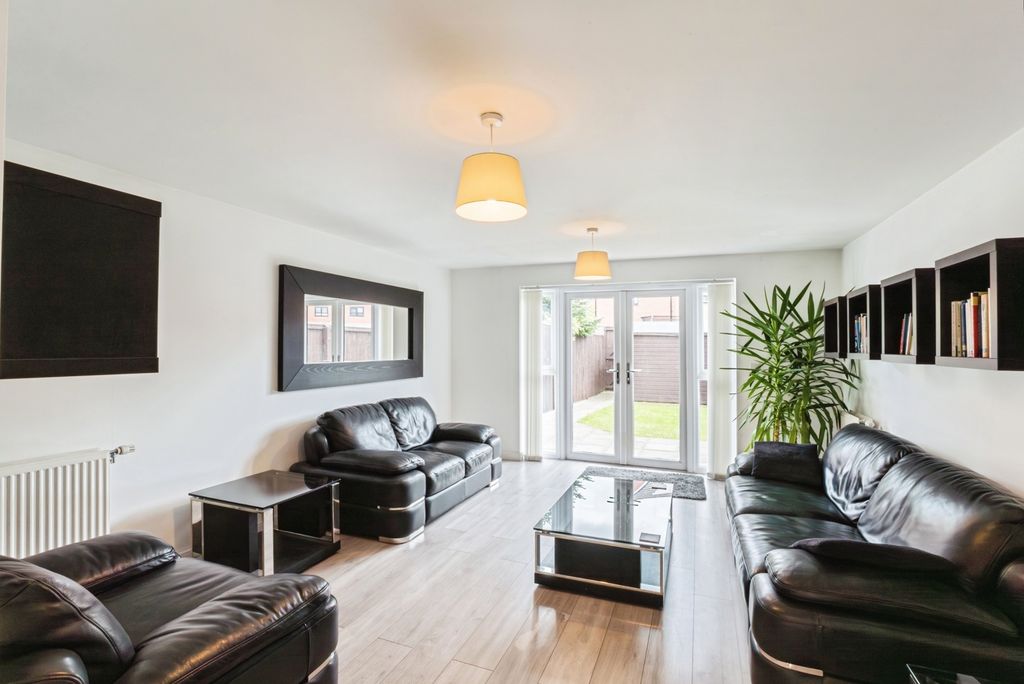Property photo 3 of 19 Pbox-Img.Jpg