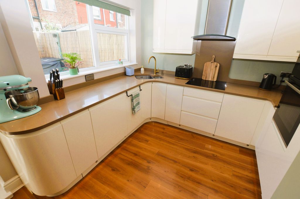 Property photo 2 of 25