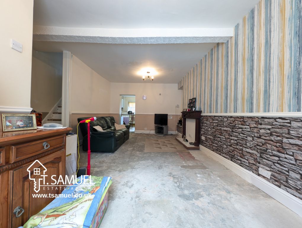 Property photo 2 of 27 Lounge