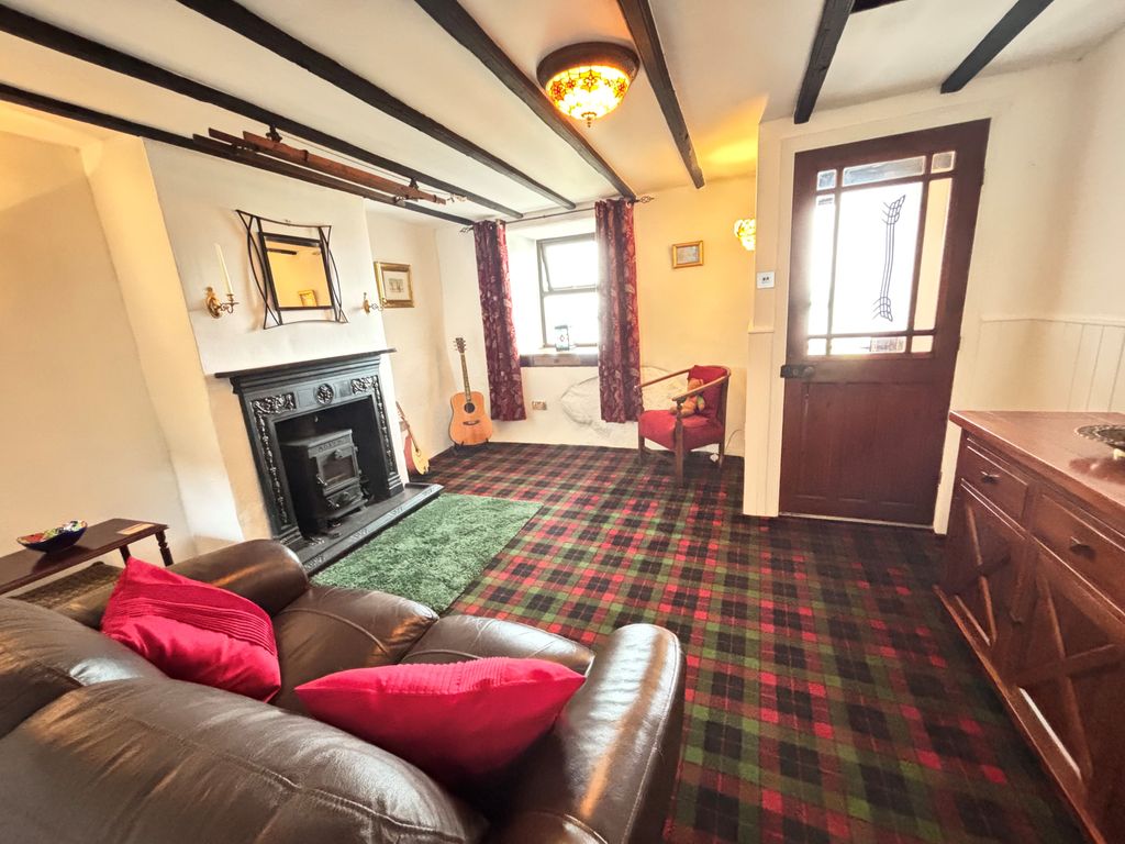 Property photo 3 of 10 Lounge