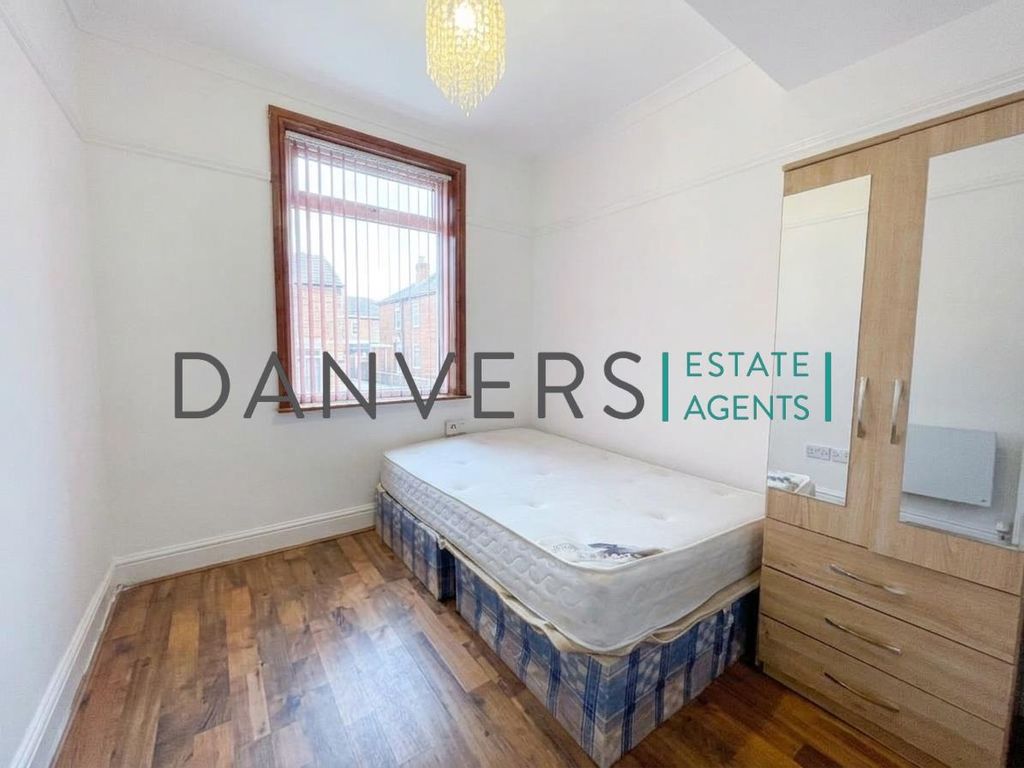 Property photo 1 of 6 Bed 1.Jpg