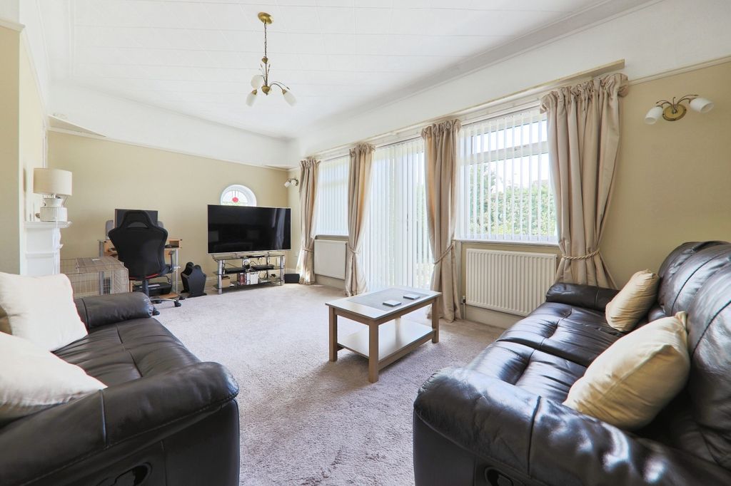 Property photo 3 of 14 4376454