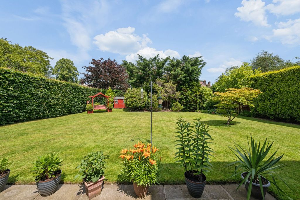 Property photo 2 of 31