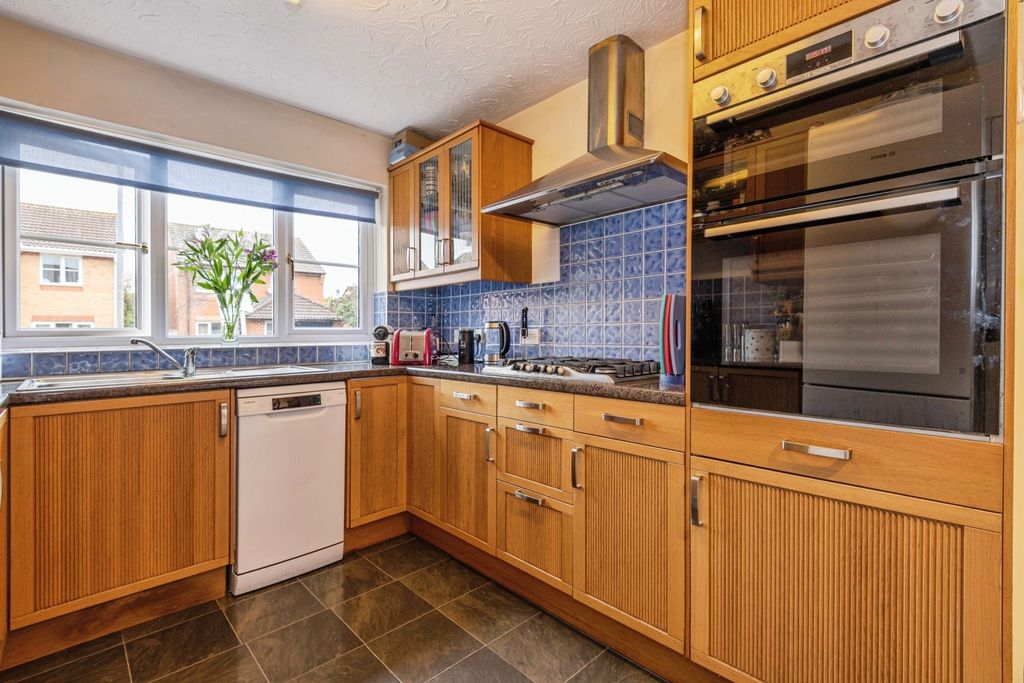 Property photo 3 of 18 Pbox-Img.Jpg