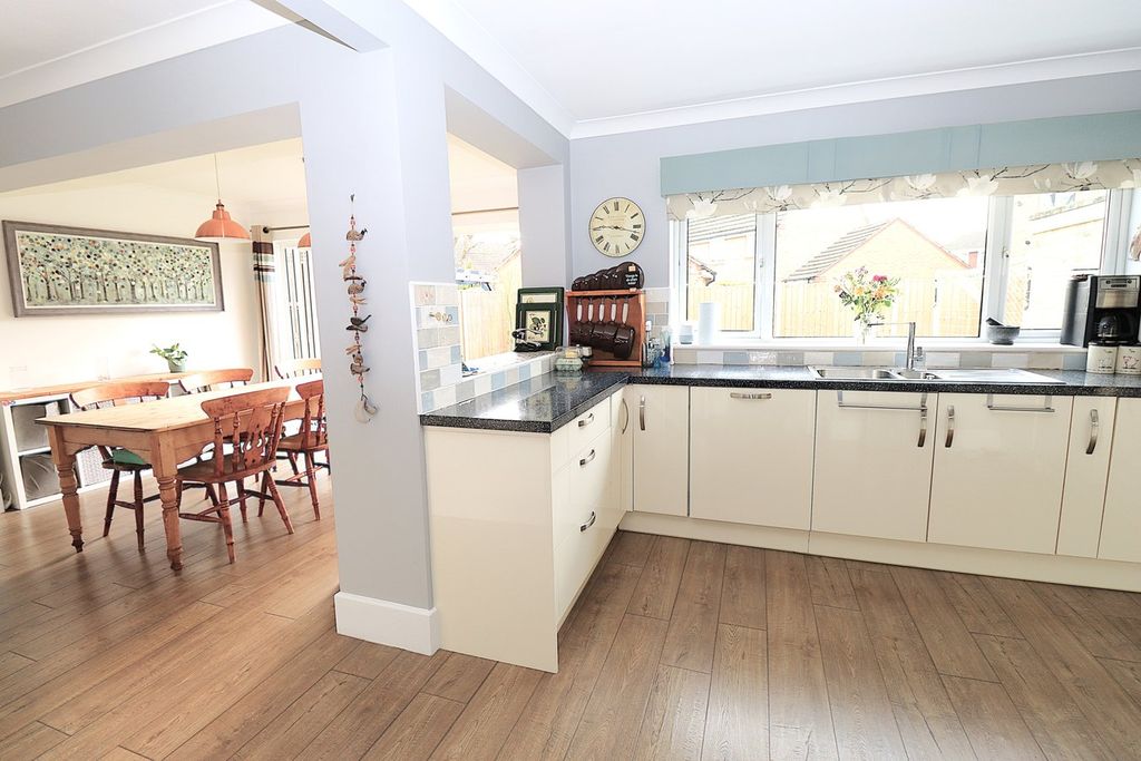 Property photo 2 of 21