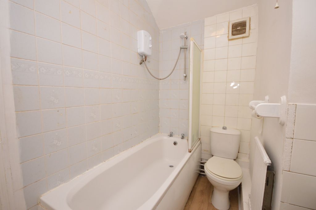 Property photo 2 of 6 Bathroom