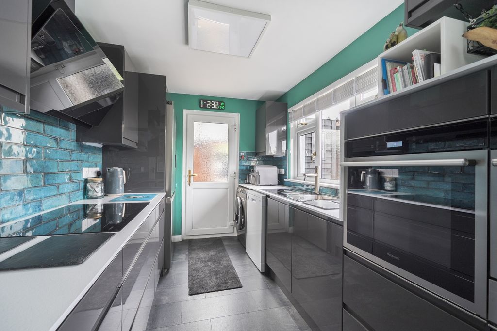 Property photo 3 of 17 1381234-15-6914Aa041418F-Arw Copy