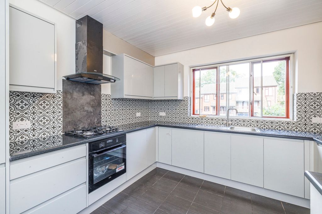 Property photo 3 of 22 Pbox-Img.Jpg