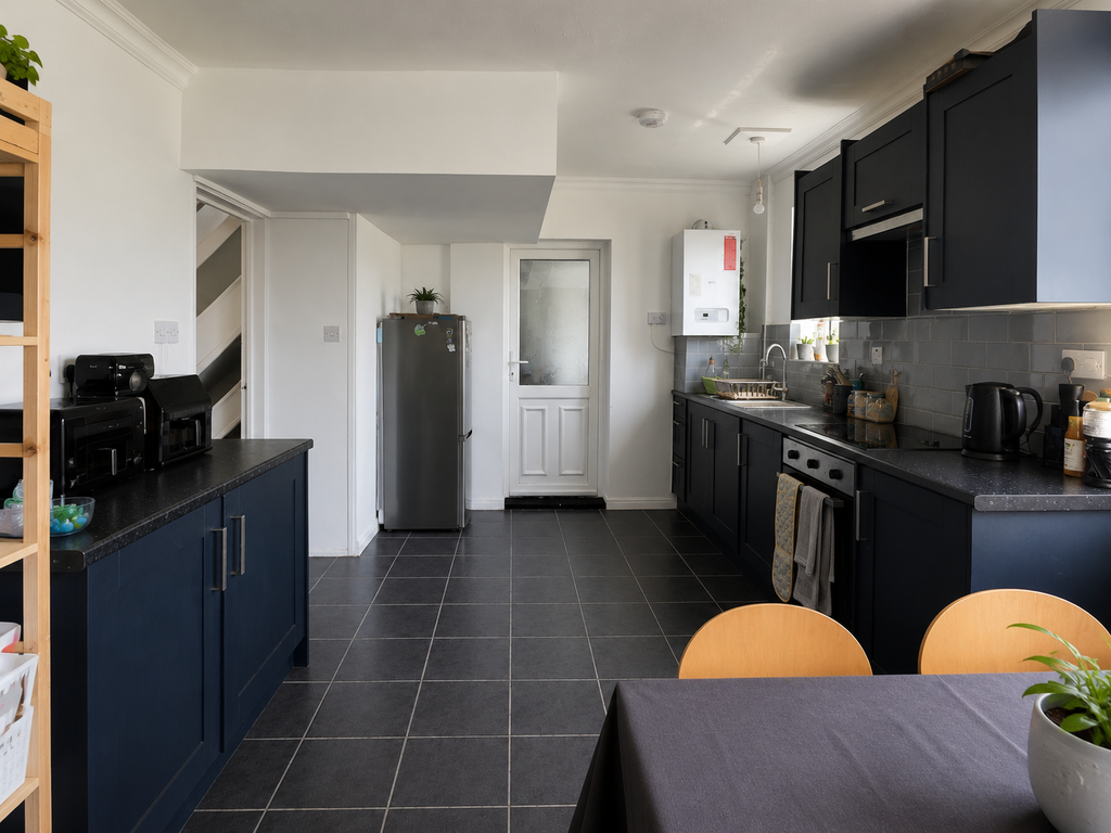 Property photo 1 of 11 Kitchen Dinner