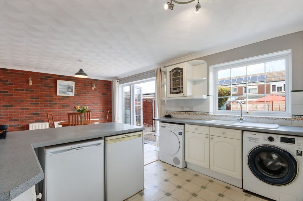 Property photo 3 of 15 Kitchen