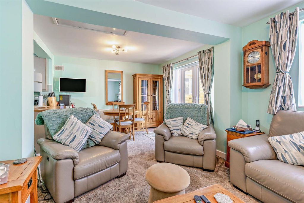 Property photo 2 of 27 8689951-Interior20-800.Jpg