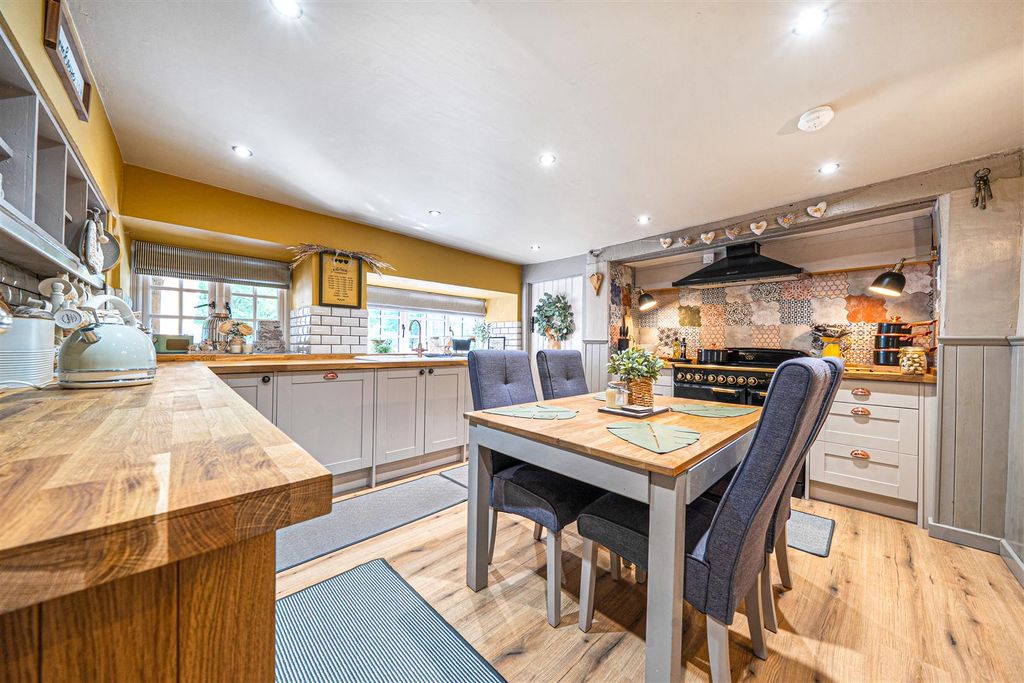 Property photo 2 of 26 21-6A4Bbce263715-1478578-35-6A4Bb8d55B095-Arw-1-21