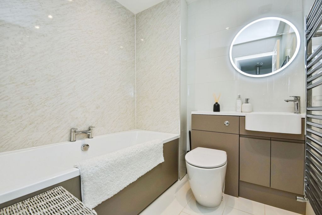 Property photo 3 of 19 Pbox-Img.Jpg