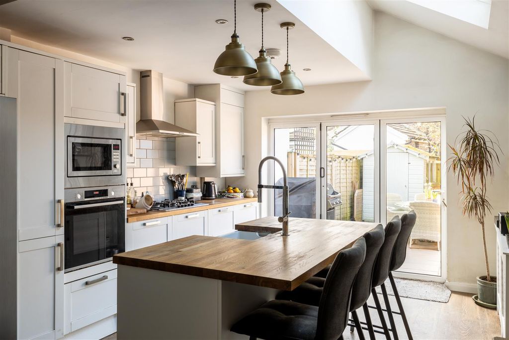 Property photo 3 of 19