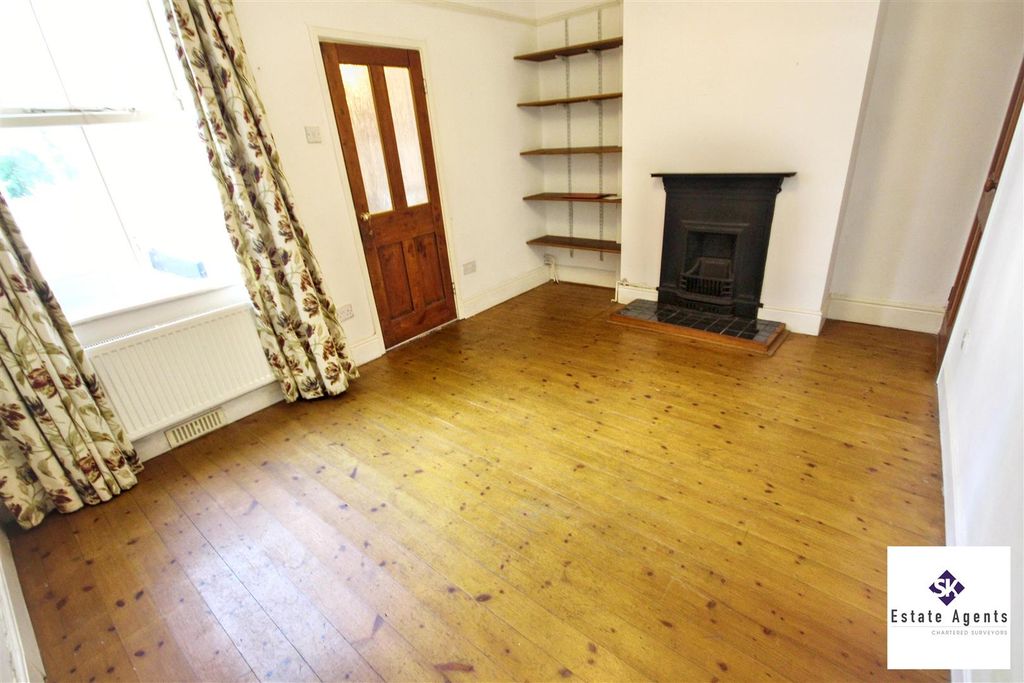 Property photo 3 of 11 Dining Room