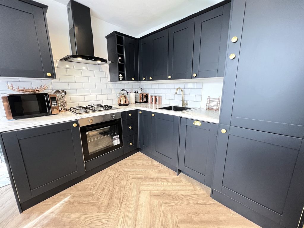 Property photo 2 of 16 Photo 11