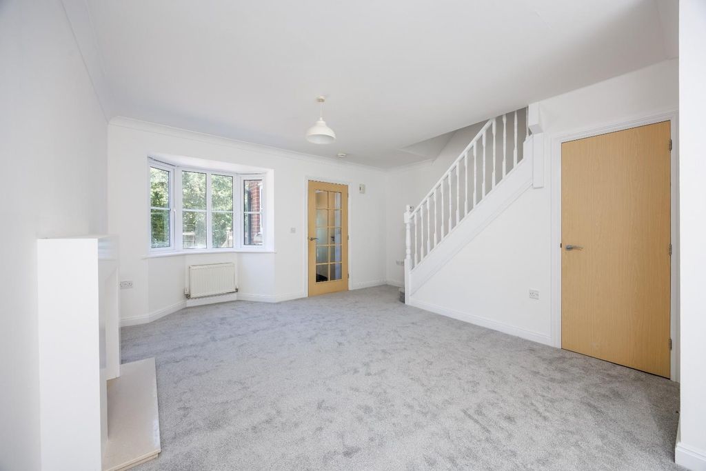 Property photo 2 of 14 Bay Window