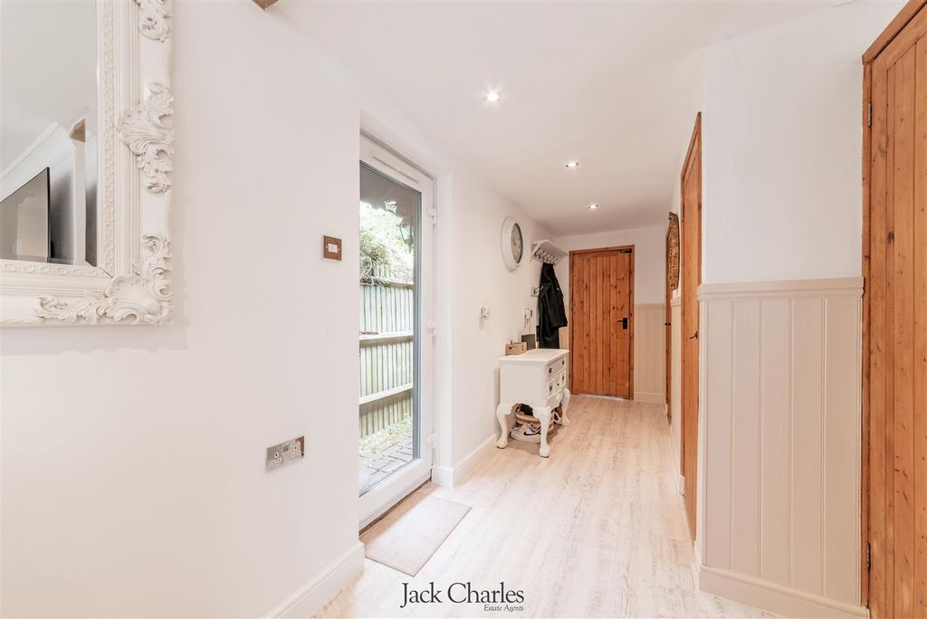 Property photo 2 of 42 Sunny Paddock-7.Jpg