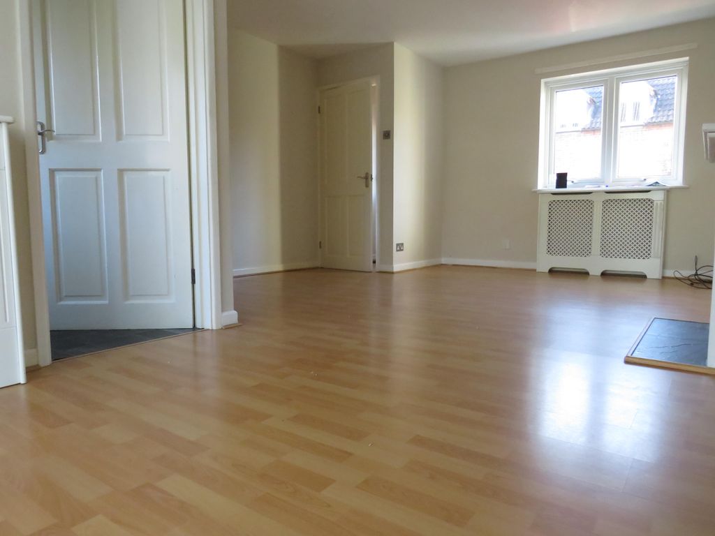 Property photo 3 of 11 Living Room