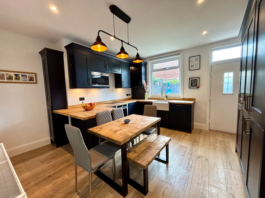 Property photo 2 of 14 Dining Kitchen