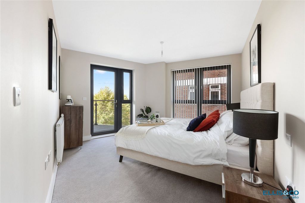 Property photo 2 of 19 Picture No. 11