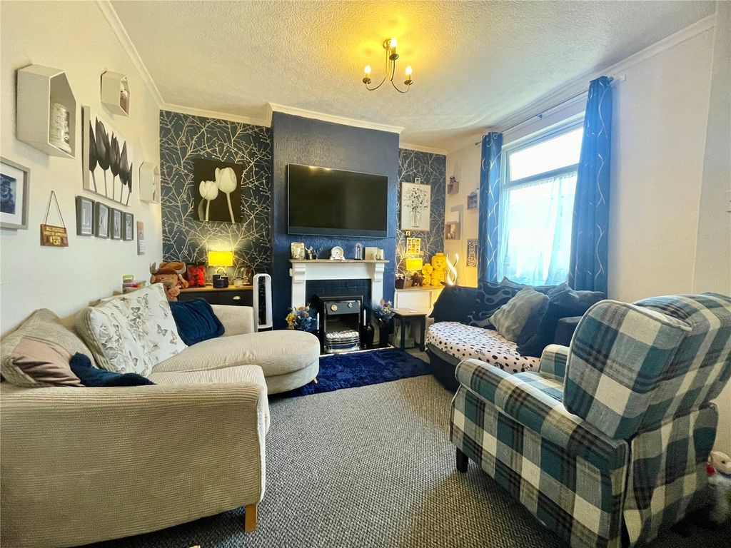 Property photo 2 of 12 Lounge