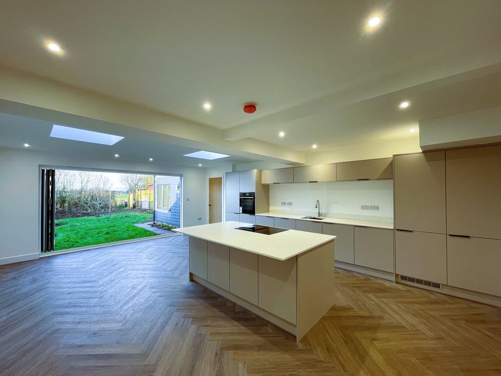 Property photo 3 of 28