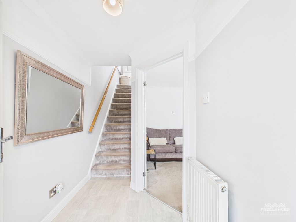 Property photo 3 of 18 Hallway