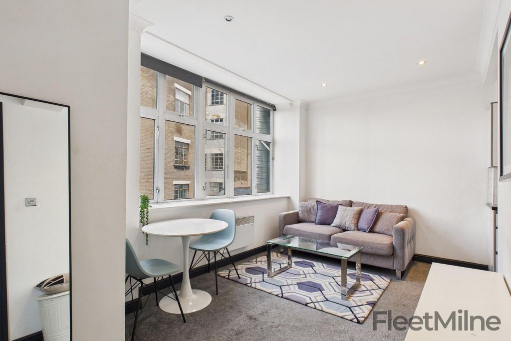 Property photo 1 of 9 Living/Dining Area