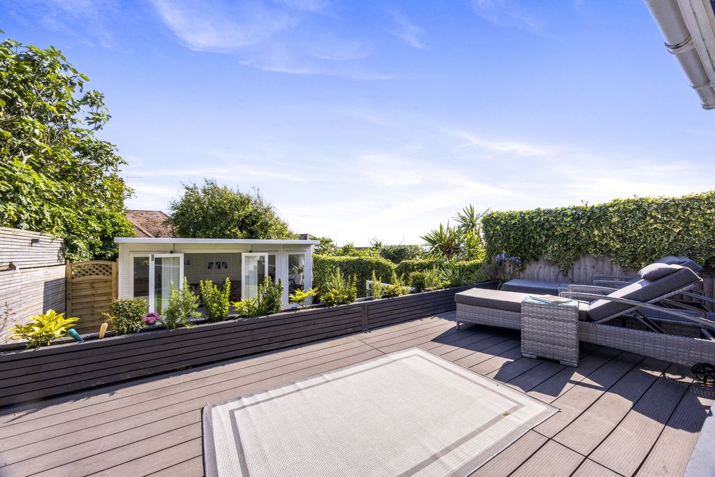 Property photo 3 of 25