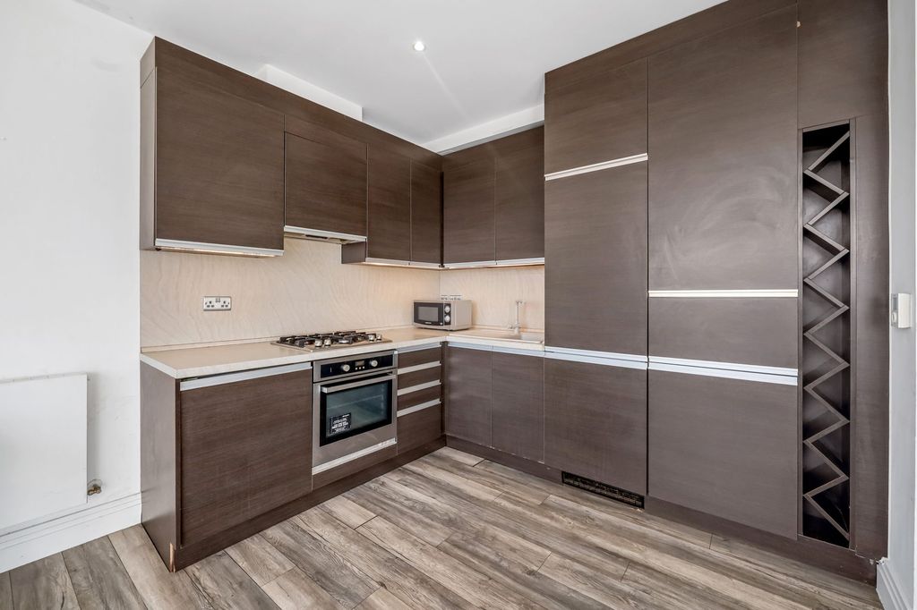 Property photo 1 of 10 Kitchen