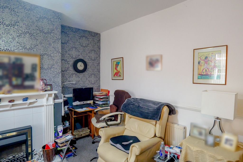 Property photo 2 of 27