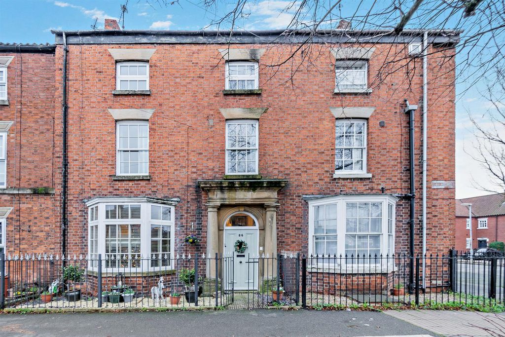 Property photo 1 of 9 8674123-Exterior06-800.Jpg