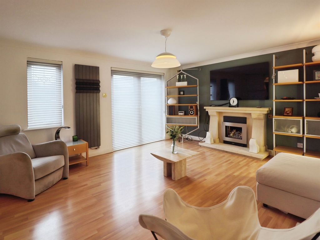 Property photo 3 of 20