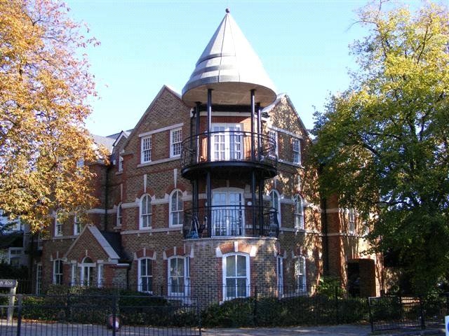 Property photo 1 of 14 Loughton Ig10