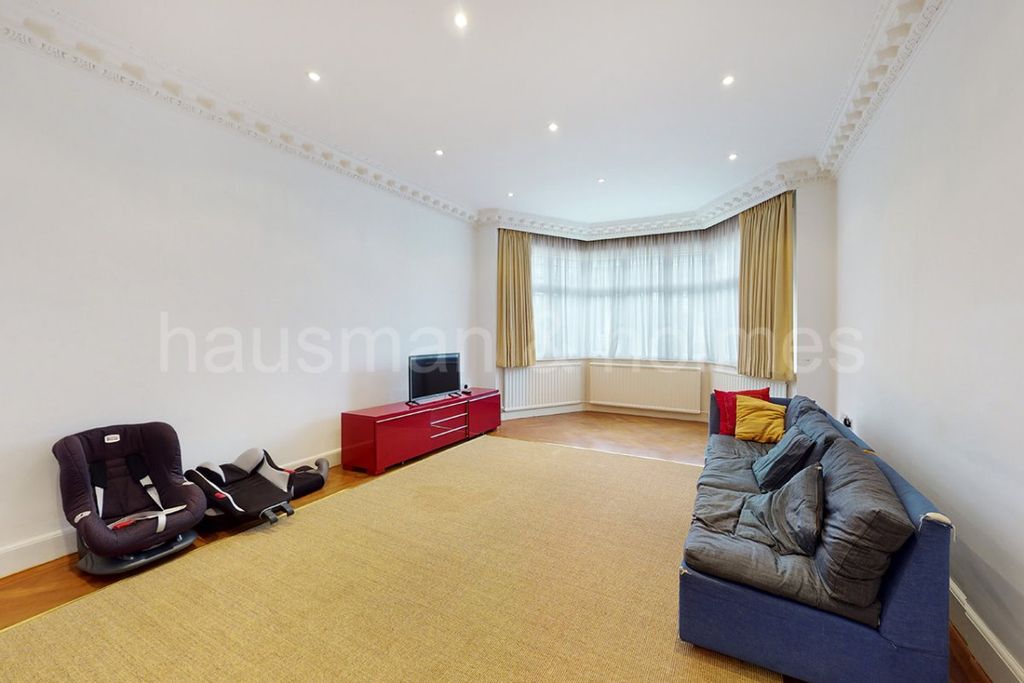 Property photo 2 of 21