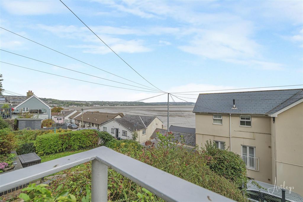 Property photo 2 of 25 Front