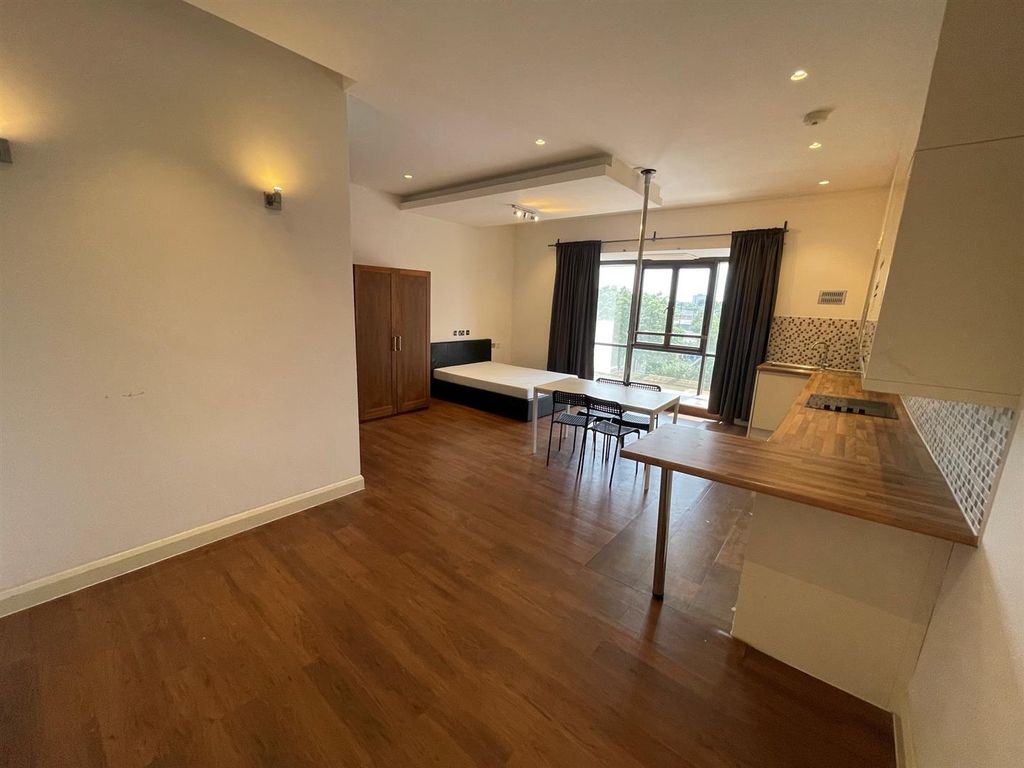 Property photo 1 of 4 Living