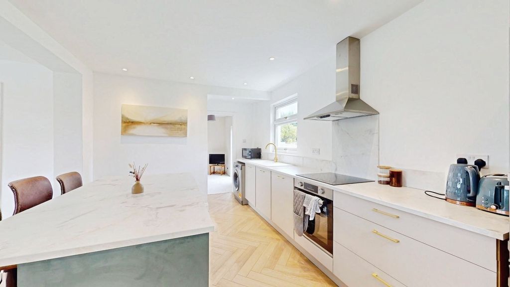 Property photo 3 of 15 Pbox-Img.Jpg