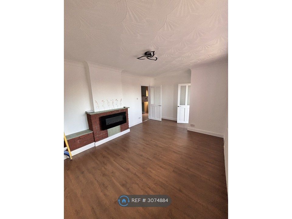 Property photo 1 of 10 Living Room