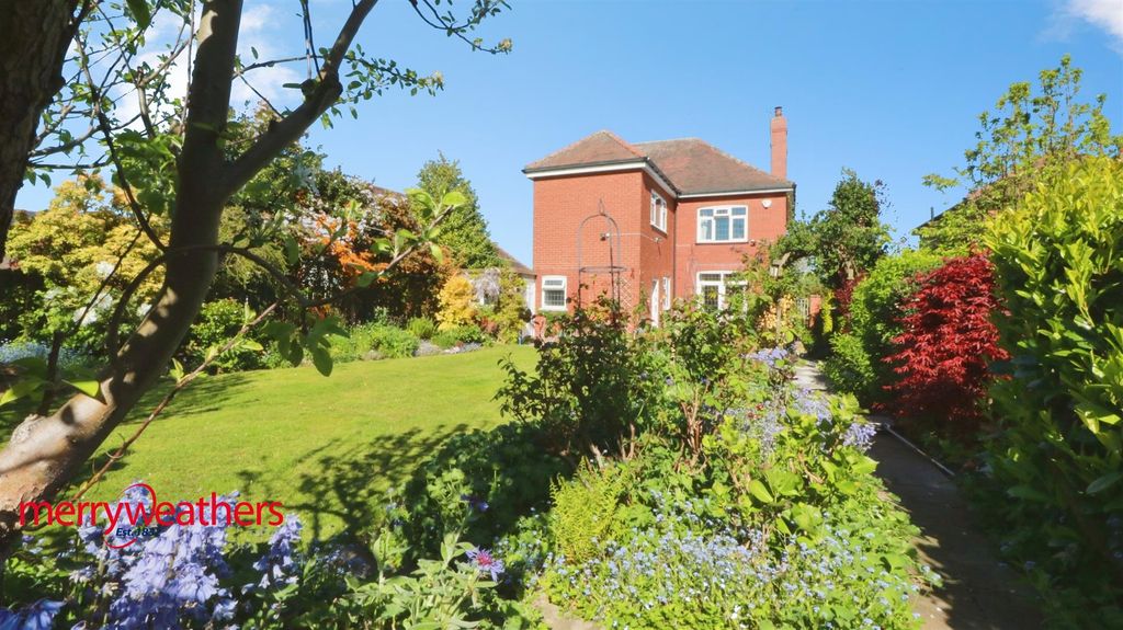 Property photo 2 of 28