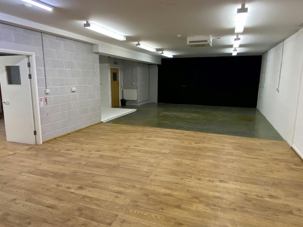 Property photo 3 of 10 Marodn Park 2.Jpg