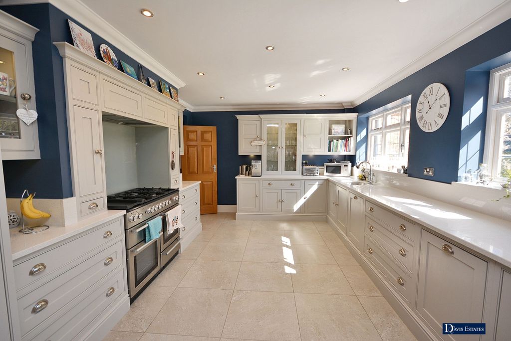 Property photo 3 of 43