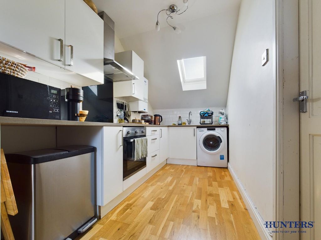 Property photo 3 of 7 Kitchen