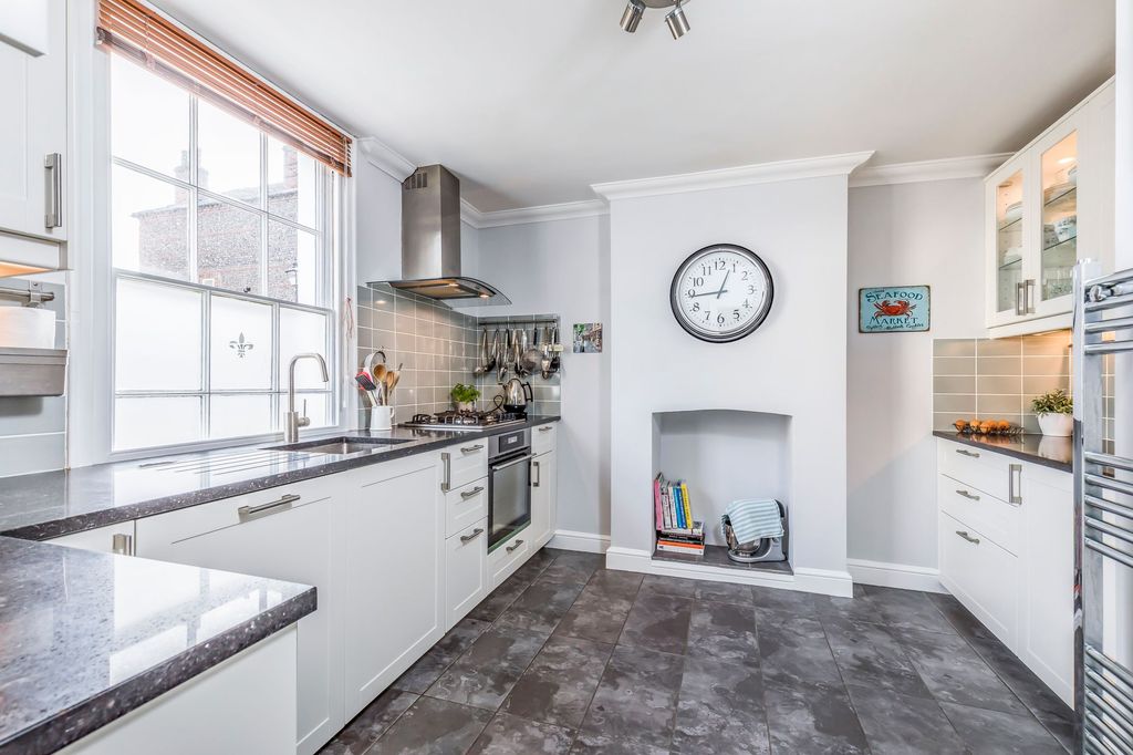 Property photo 3 of 13