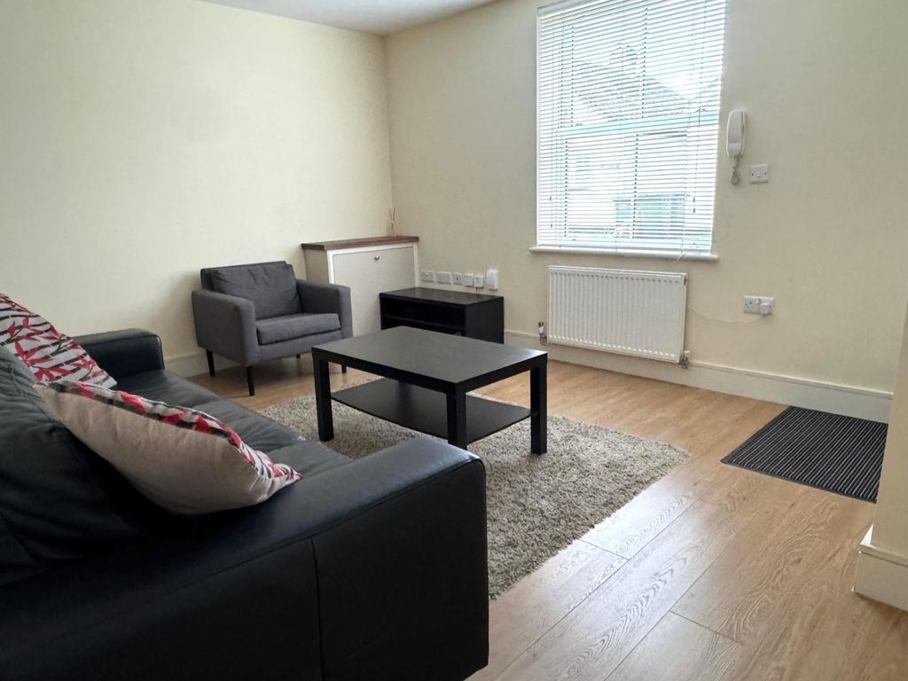 Property photo 2 of 13 Lounge