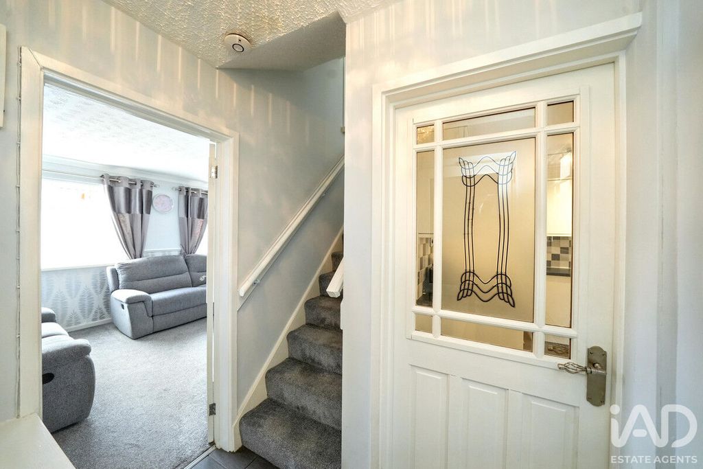 Property photo 3 of 37