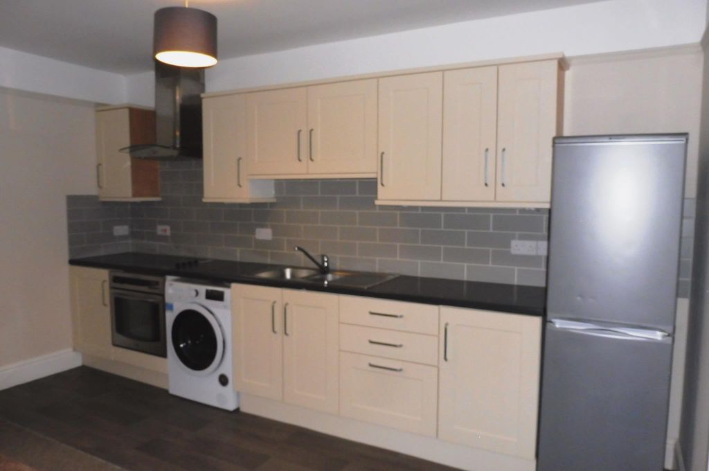 Property photo 3 of 6 Kitchen