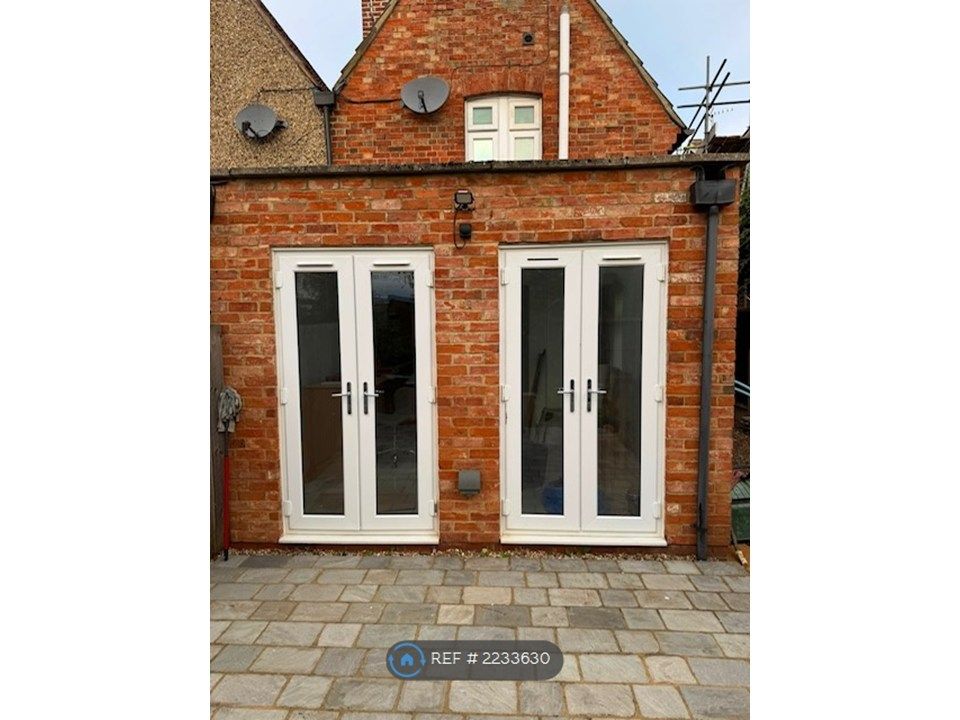 Property photo 2 of 11 Back