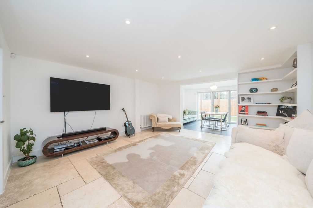 Property photo 2 of 8